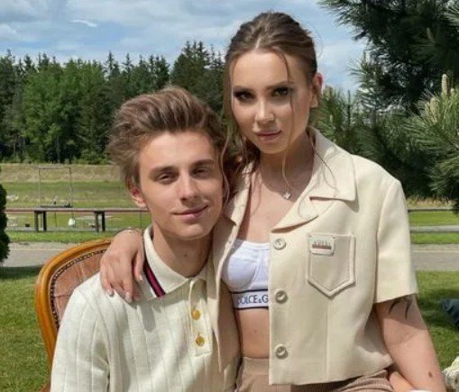 Влад Бумага расстался с матерью своего ребёнка Влад Бумага расстался с матерью своего ребёнка