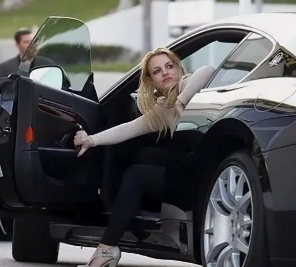 Бритни Спирс угодила в тюремную камеру