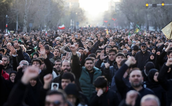 
                Ирану объявлена война с режимом
            