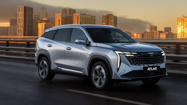 В России начались продажи новой версии популярного кроссовера Geely