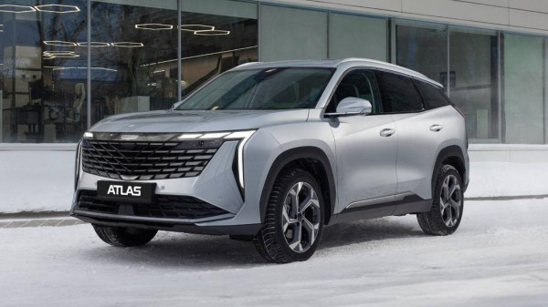 В России начались продажи новой версии популярного кроссовера Geely